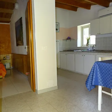 Kleines Ruhiges Ferienhaus Direkt Am Meer Ferienhaus *